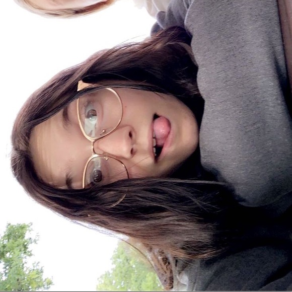 Meet your Posher, Deeanna - Picture 1 of 1